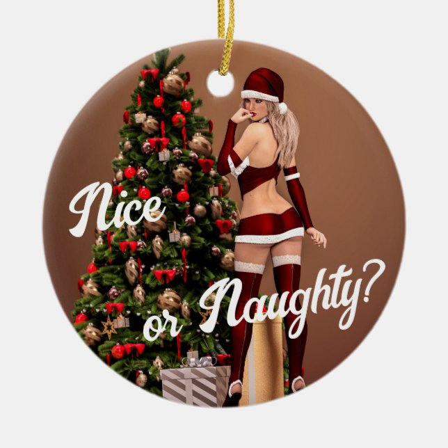 Ornamento De Cerâmica Papais noeis Sexy Menina perto da Árvore de Natal (Frente)