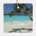 Ornamento De Cerâmica Paraíso Sunny Tropical Beach Ocean<br><div class="desc">Um ornamento com uma bela fotografia ensolarada. Águas turquesas tropicais azuis,  com uma praia branca arenosa. Uma árvore tropical solo proporciona um bom lugar para relaxar e desfrutar desse lugar idílico cênico.</div>
