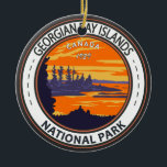 Ornamento De Cerâmica Parque Nacional das Ilhas da Baía Georgiana Crachá<br><div class="desc">Design de arte vetorial do Parque Nacional das Ilhas da Baía Georgiana. O Parque é composto por 63 pequenas ilhas ou partes de ilhas na Baía da Geórgia.</div>