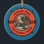 Ornamento De Cerâmica Parque Nacional de Joshua Tree Bighorn Shepe Compa<br><div class="desc">Trabalho de arte de vetor de Árvore Joshua. O parque é nomeado para os joshua tortuosos e cerrados da região,  o parque estende o deserto do Colorado pontilhado de cacto e o deserto de Mojave.</div>