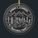 Ornamento De Cerâmica Parque Nacional dos Vulcões do Havaí, Vintage Mono<br><div class="desc">Design monolina dos vulcões do Havaí. O parque fica na Ilha Hawaii. No seu coração estão os vulcões ativos Kīlauea e Mauna Loa.</div>