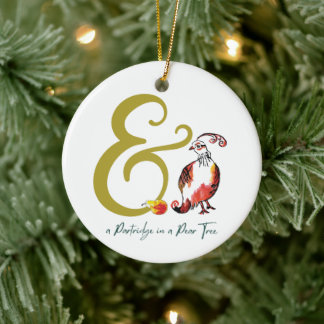Ornamento De Cerâmica Partucho em um Ampersand Whimsical em Árvore pera