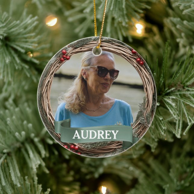 Ornamento De Cerâmica Pastel Green Grapevine Wreath ANY Photo (Árvore)