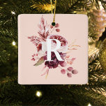 Ornamento De Cerâmica Pastel moderno, cor-de-rosa e vermelhos, com<br><div class="desc">O moderno Pastel Pink & Red Floral com design inicial é uma combinação assombrosa visualmente e sofisticada de matizes cor-de-rosa macio e tons vermelhos vibrantes. No centro da design é um começo personalizável, acrescentando um toque pessoal à estética geral. O inicial é ousado e proeminente, destacando-se contra o fundo floral....</div>