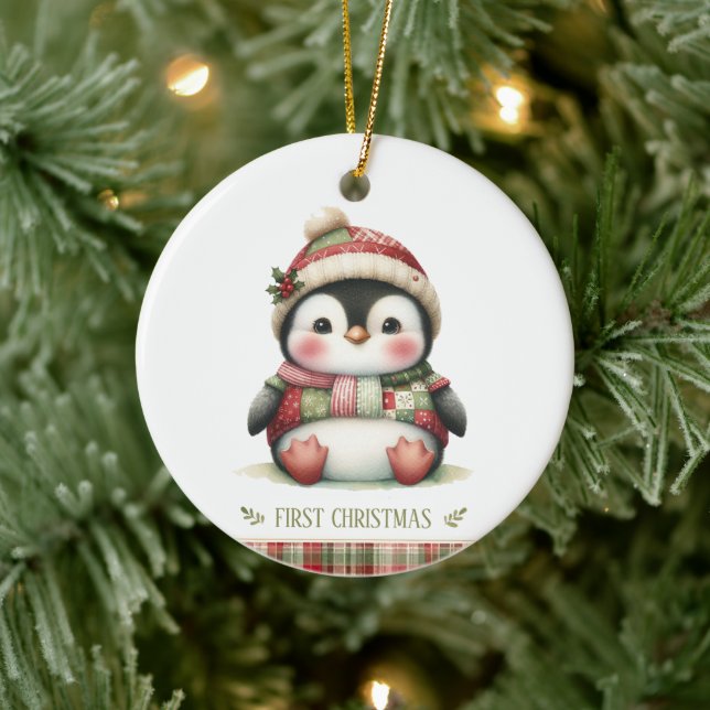 Ornamento De Cerâmica Patchwork Penguin First Christmas Keepsake Photo (Árvore)