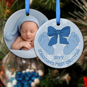 Ornamento De Cerâmica Pé de Bebê com Laço Azul Foto do Primeiro Natal do