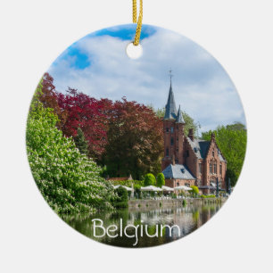Ornamento De Cerâmica Pequeno castelo perto do lago em Bruges, Bélgica