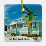 Ornamento De Cerâmica Personalizada 2 Fotografia Inicial Sided New Beach<br><div class="desc">Este ornamento personalizado de Natal em casa de praia,  com dois lados,  apresenta uma foto da sua nova casa e do ano na frente,  e outra foto no verso. Isto faz um presente para a nova casa,  ou apenas um guardião especial para você comemorando seu destino!</div>