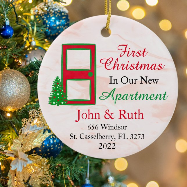 Ornamento De Cerâmica Personalizado Nosso Primeiro Apartamento Natal (Criador carregado)