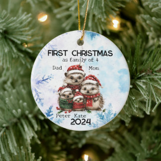 Ornamento De Cerâmica Personalizado Primeiro Natal como Família de 4