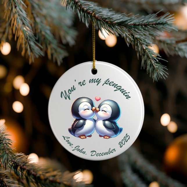 Ornamento De Cerâmica Personalized Penguin Couple Christmas Ornament  (Criador carregado)