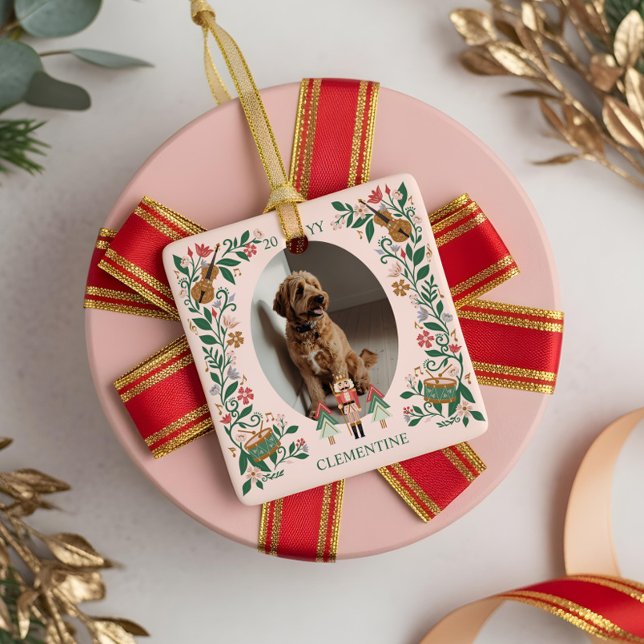 Ornamento De Cerâmica Pet Floral Foto de Natal do Elegante Nutcracker (Elegant Floral Pet Photo Christmas Nutcracker Ceramic Ornament)