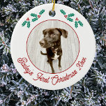 Ornamento De Cerâmica Pet Puppy Dog Personalizado Primeira Foto De Natal<br><div class="desc">Celebre o primeiro Natal do seu filhote com este encantador ornamento personalizado de fotos. Adicione sua própria foto e altere qualquer texto a ser personalizado. Com bonito imagens ocas e textos modernos em vermelho festivo, ele mostra lindamente sua fotografia favorita de seu cachorro, fazer-a uma manutenção perfeita para amantes de...</div>