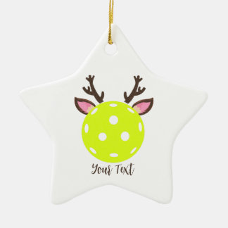 Ornamento De Cerâmica Pickleball com Rena Antlers. Engraçado Pickleball