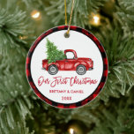 Ornamento De Cerâmica Pincel Script Truck First Christmas Red Xadrez<br><div class="desc">Script de Pincel Moderno,  Caminhão Vermelho Vintage Vintage Vintage com Árvore de Natal,  Nosso Primeiro Ornamento de Xadrez Vermelha Casal de Natal</div>