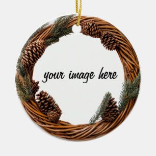 Ornamento De Cerâmica pine cone wreath personalizado