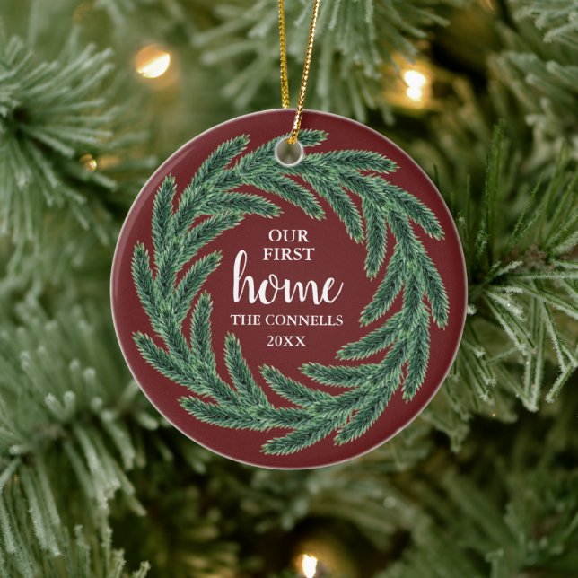 Ornamento De Cerâmica Pine Wreath Red Green Personalizou Nossa Primeira  (Árvore)