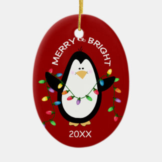 Ornamento De Cerâmica Pinguim alegre e brilhante do Natal no vermelho
