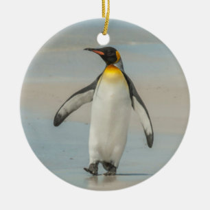 Ornamento De Cerâmica Pinguim andando na praia