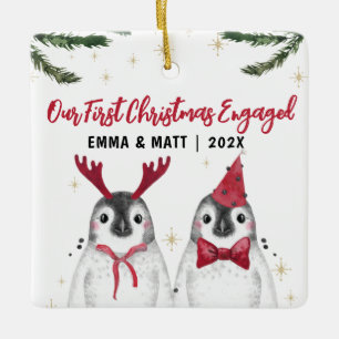 Ornamento De Cerâmica Pinguins engraçados casados ou engajados no primei