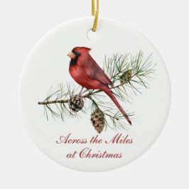 Ornamento De Cerâmica Pinhas de Cardinal Vermelho ao Longe no Natal