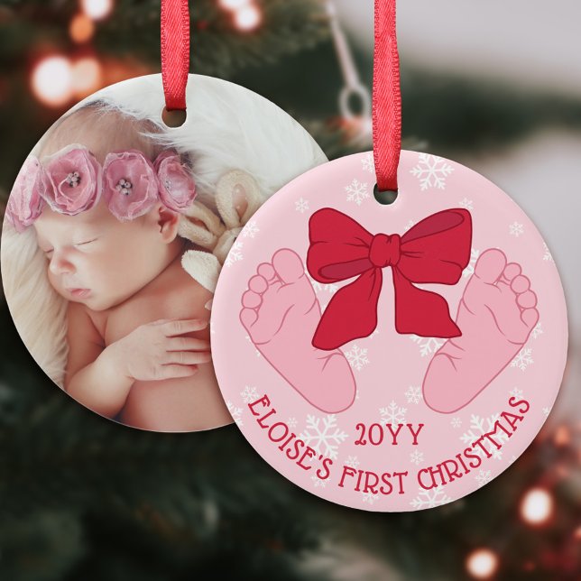 Ornamento De Cerâmica Pink Bow Baby Feet Photo Daughter First Christmas (Criador carregado)