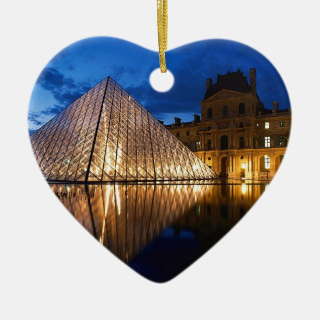 Ornamento De Cerâmica Pirâmide no museu do Louvre, Paris, France (Frente)