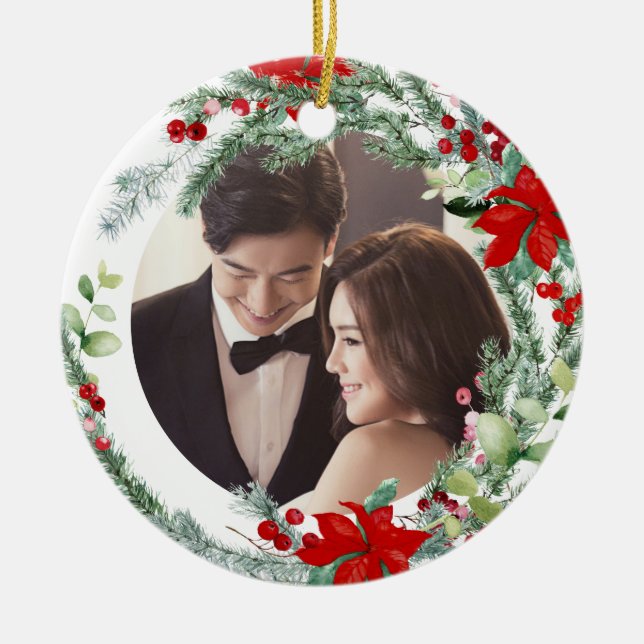 Ornamento De Cerâmica PíxDezines Wreath de inverno, Primeiro Natal (Frente)