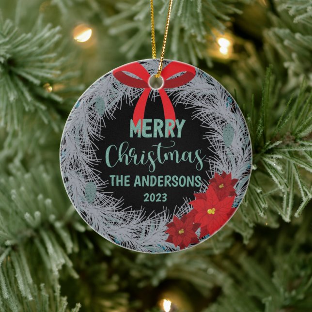 Ornamento De Cerâmica Poinsettia Christmas Wreath Family Name and Year (Árvore)