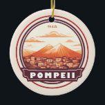 Ornamento De Cerâmica Pompeii Ruins Itália Viagem Crachá de Arte<br><div class="desc">Trabalho de arte pompeii vetor. Era uma cidade romana próspera e sofisticada,  Pompeia foi enterrada sob metros de cinza e de abóbora após a catastrófica erupção do Monte Vesúvio em 79 d.C.</div>