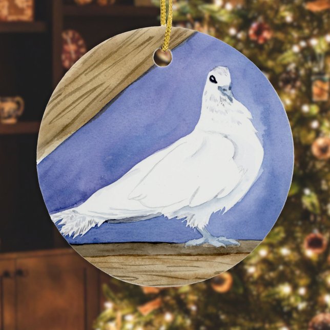 Ornamento De Cerâmica Porta Branca no Rafters (Série Bestas Amigáveis) (Dove Friendly Beasts ornament hanging in front of a Christmas tree in a living room)