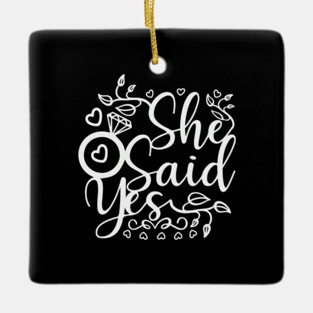 Ornamento De Cerâmica Presente De Casamento Ela Diz Sim (Frente)