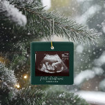 Ornamento De Cerâmica Primeira Gravidez de Natal Ultrassom Digitalização<br><div class="desc">É sempre um bom momento para compartilhar essas notícias interessantes com o seu mais próximo e querido. Ideia perfeita de presente de Natal para a avó, o resto da família, com um ornamento de foto ultrassom. Adicione facilmente a foto de varredura do bebê e um nome clicando no botão "Personalizar"....</div>