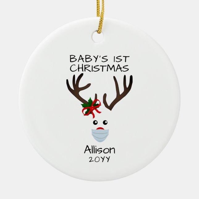Ornamento De Cerâmica Primeira Menina de Natal Reindeer Personalizada (Frente)
