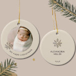 Ornamento De Cerâmica Primeira Ornação de Natal da Menina Personalizada<br><div class="desc">Capturar a magia do primeiro Natal da sua bebê com o nosso "Primeiro Ornamento de Natal da Menina Personalizada". A frente deste adorno requintado apresenta uma foto precioso do seu pequeno, enquadrado por um gracioso floco de neve de ouro de champanhe à esquerda, com texto personalizável abaixo para marcar a...</div>