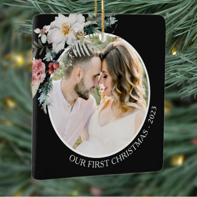 Ornamento De Cerâmica Primeiro Natal Botânico Negro (Elegant Black Photo Holiday Christmas Ornament Watercolor Botanical Floral Berries)