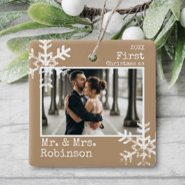 Ornamento De Cerâmica Primeiro Natal Casado Foto Marrom