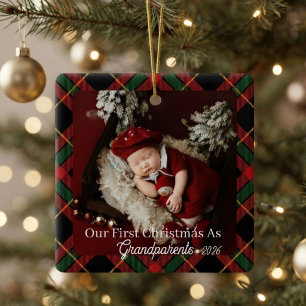 Ornamento De Cerâmica Primeiro Natal como Avós Foto Xadrez Vermelho