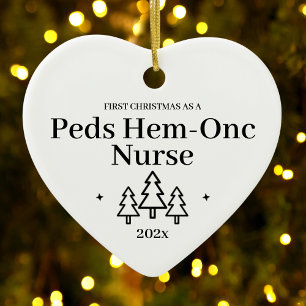 Ornamento De Cerâmica Primeiro Natal como Enfermeira de Pediatria Hem On