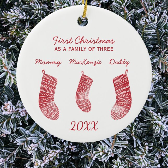 Ornamento De Cerâmica Primeiro Natal como Família dos Três (First Christmas as a family of three personalized name date year Scandinavian stockings ornament)