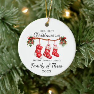 Ornamento De Cerâmica Primeiro Natal como uma Família de Três Novos Pais