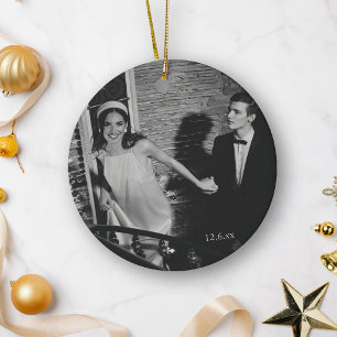 Ornamento De Cerâmica Primeiro Natal de Casamento Foto de Casados Elegan