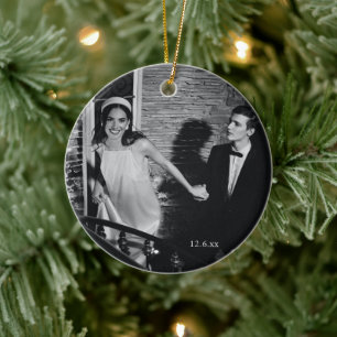 Ornamento De Cerâmica Primeiro Natal de Casamento Foto de Casados Elegan