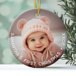 Ornamento De Cerâmica Primeiro Natal do bebê - Foto simples curvada<br><div class="desc">Adicione uma foto a este adorável ornamento de feriado - perfeito para meninas ou meninos. Uma foto com uma sobreposição de tipo faz um ornamento memorável para sua árvore. Uma fonte moderna mínima para o ano com um lugar para carregar 1 foto. Há um pequeno gradiente sob o tipo para...</div>