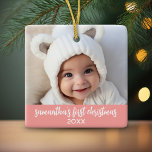 Ornamento De Cerâmica Primeiro Natal do Bebê - Simples Coral Rosa<br><div class="desc">Adicione uma foto a este adorável ornamento de feriado - perfeito para meninas. Uma simples borda cor-de-rosa claro faz um ornamento memorável para sua árvore. Uma fonte moderna mínima para o ano com um lugar para carregar uma foto horizontal.</div>
