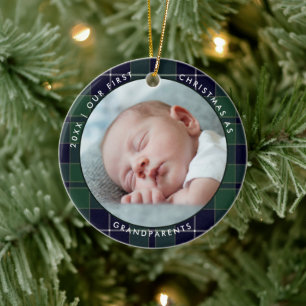 Ornamento De Cerâmica Primeiro Natal dos Avós Xadrez Azul Verde Foto