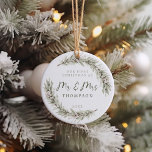 Ornamento De Cerâmica Primeiro Natal em Newlyweds Sage Greenery<br><div class="desc">Linda e minimalista coroa verde-aquática com folhas verdes sábias e bagas brancas para celebrar o primeiro Natal muito especial como recém-casados.</div>