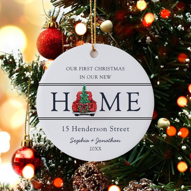 Ornamento De Cerâmica Primeiro Natal em Nossa Nova Casa Natal Moderno (Criador carregado)
