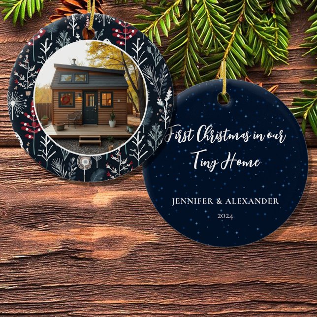 Ornamento De Cerâmica Primeiro Natal em nossa pequena foto de casa (First Christmas in our Tiny Home ornament. You can add your own photo, text, names and year.)