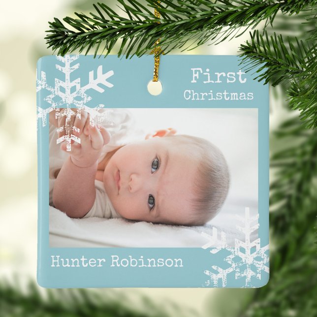Ornamento De Cerâmica Primeiro Natal Flocos de Fotos Personalizados do I (Rustic snowflake family holiday keepsake photo ornament perfect for gifts to bring joy to others.)